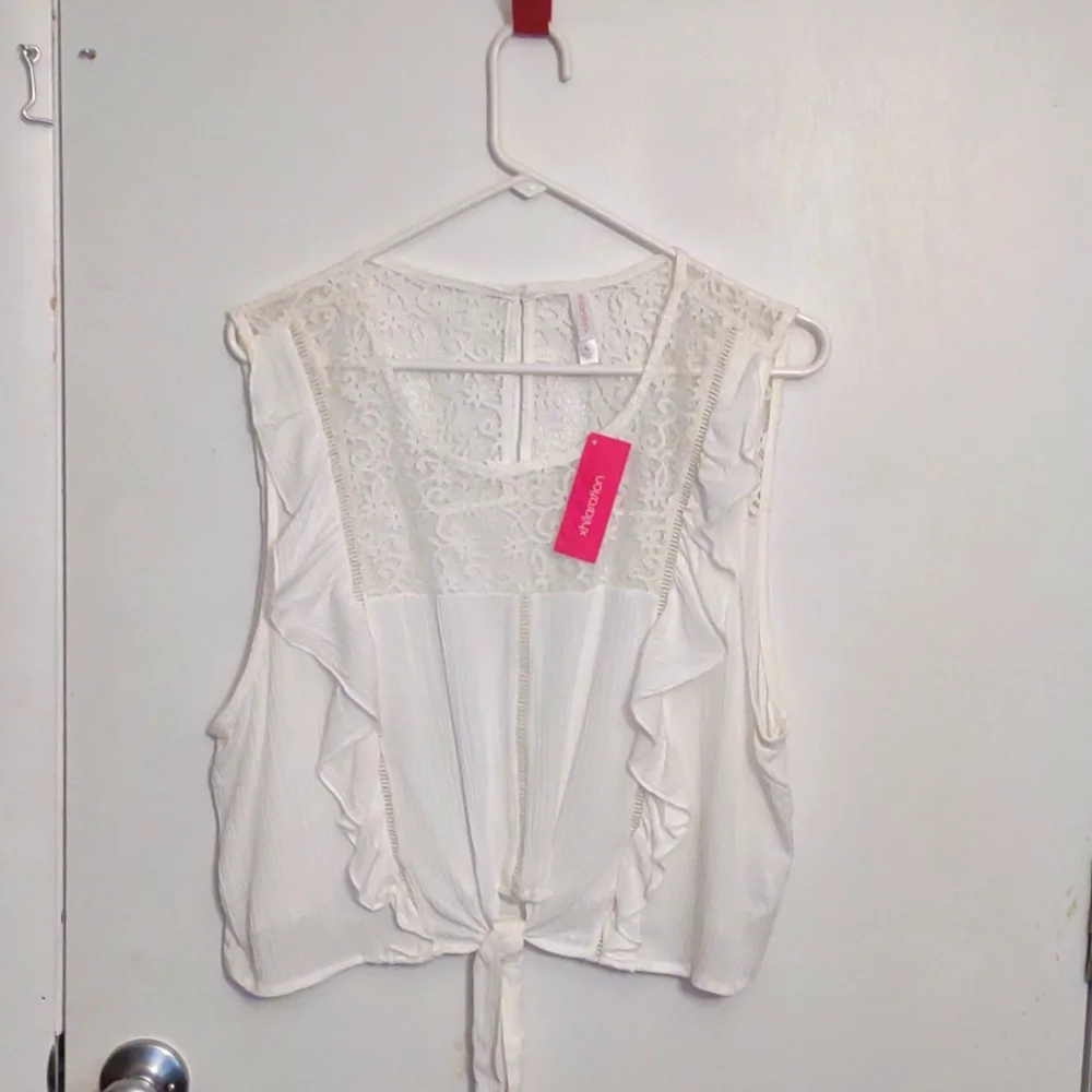 NWT Xhileration white lace top XL